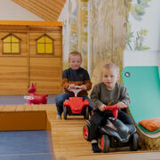 Rutschautos im Indoorspielplatz, Foto: Glücksfoto GbR - Rico Schwarze