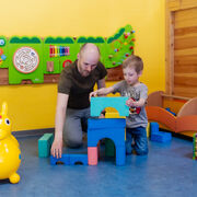 Spielen im Indoorspielplatz, Foto: Glücksfoto GbR - Rico Schwarze
