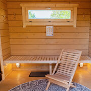 Vorraum mit Ruhezone in der Sauna, Foto: Glücksfoto GbR - Rico Schwarze