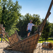 Piratenschiff Bounty auf dem Spielplatz am Seestrand Senftenberg, Foto: Rico Schwarze - Glücksfoto GbR
