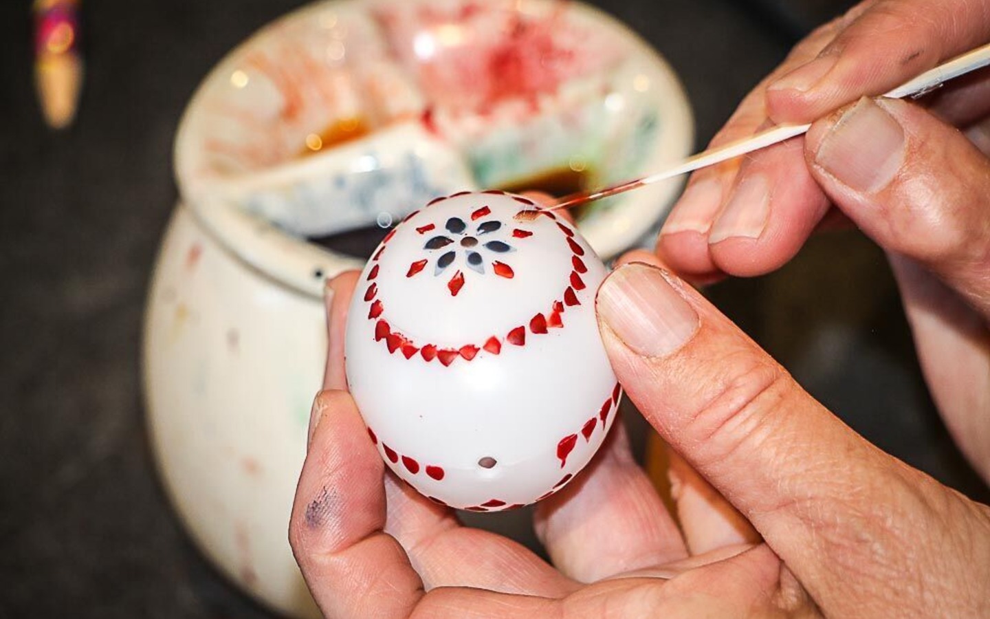 Mit heißem Wachs und Federkiel - Ostereier verzieren, Foto: Ehrhardt, Lizenz: Museum OSL